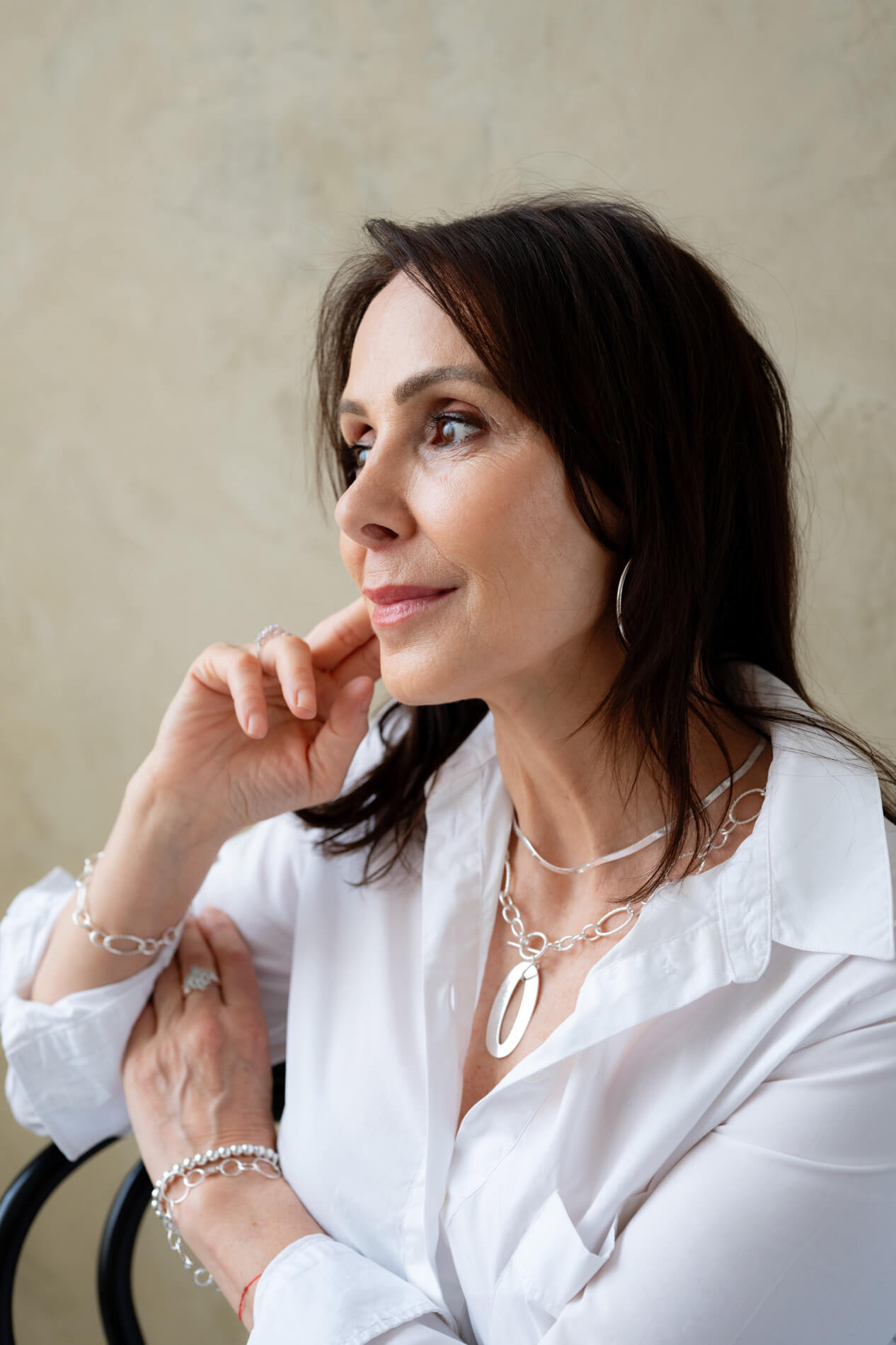 Woman wearing a personalized necklace by CITRUS